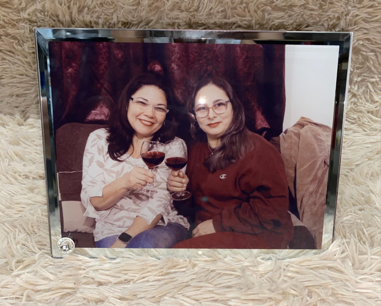 Cuadro de vidrio con foto de amigas