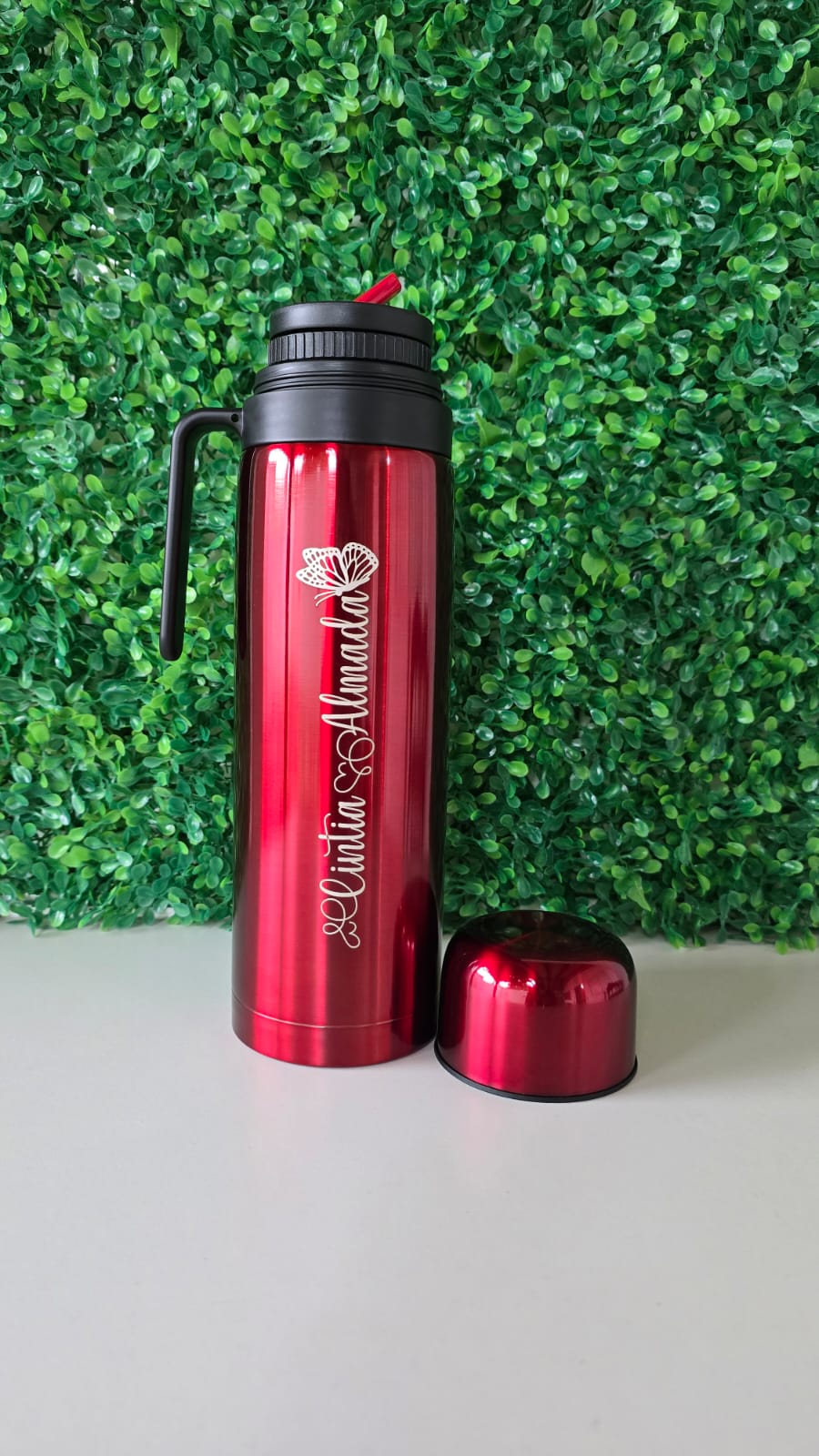 Termo rojo personalizado con nombre